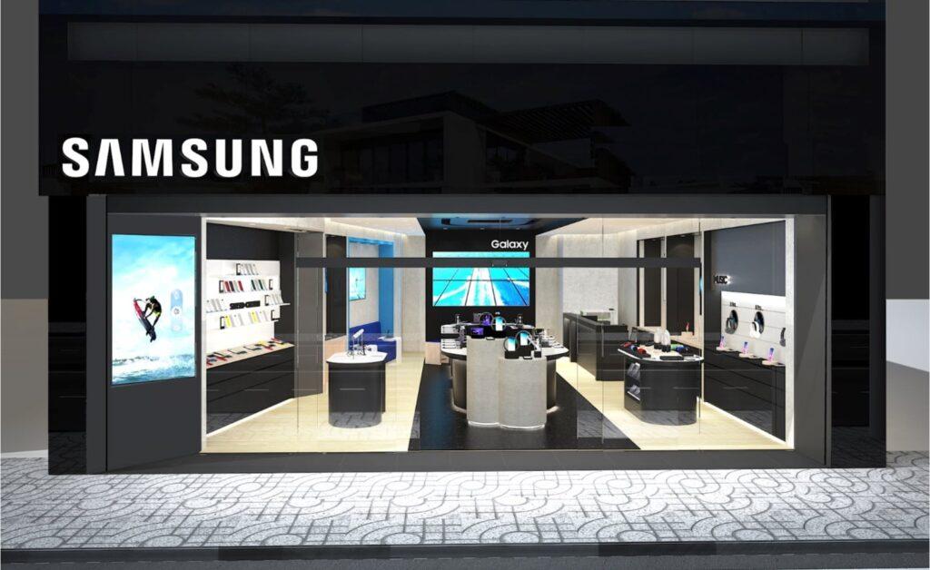 Customers examining smartphones in an electronics store while considering official, refurbished, and parallel-import purchase options.